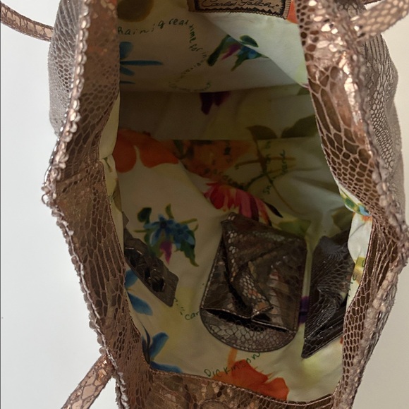 Elegant Carlos Falchi Metallic Rose Gold Tote Bag - Picture 3 of 4